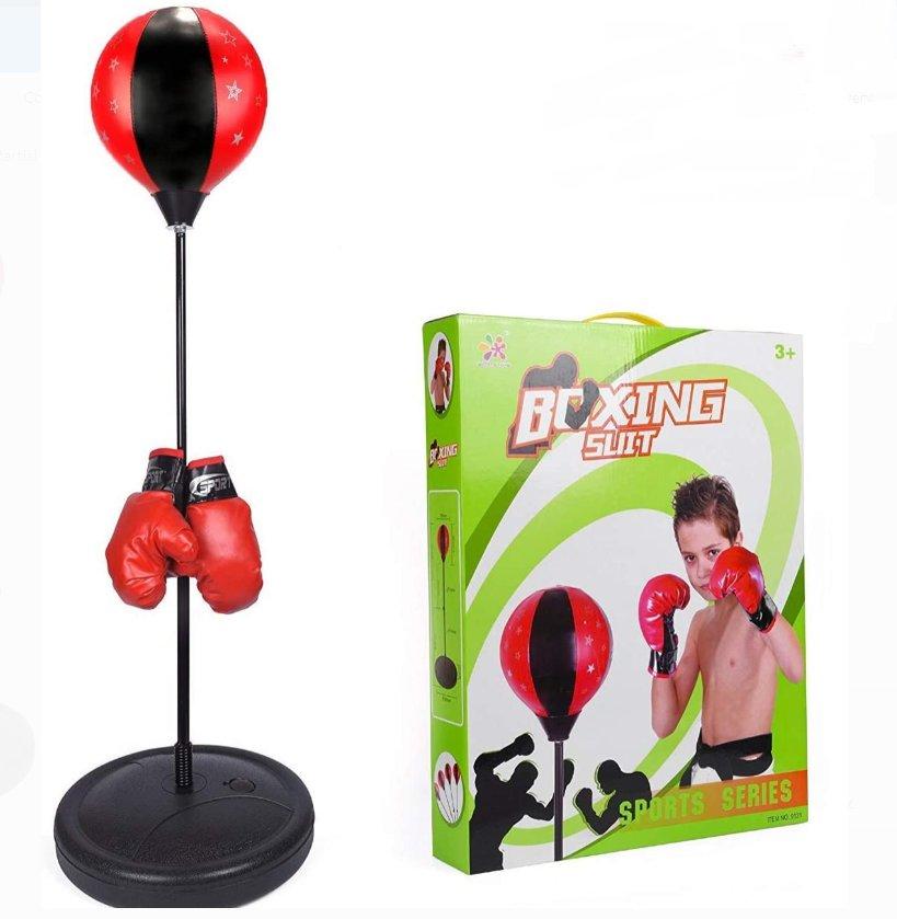Oprema dečjeg bokserskog seta uključuje vreću, rukavice i ručnu pumpu.