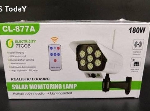 Solarna lampa u obliku kamere prikazana je kao rasveta za stazu.