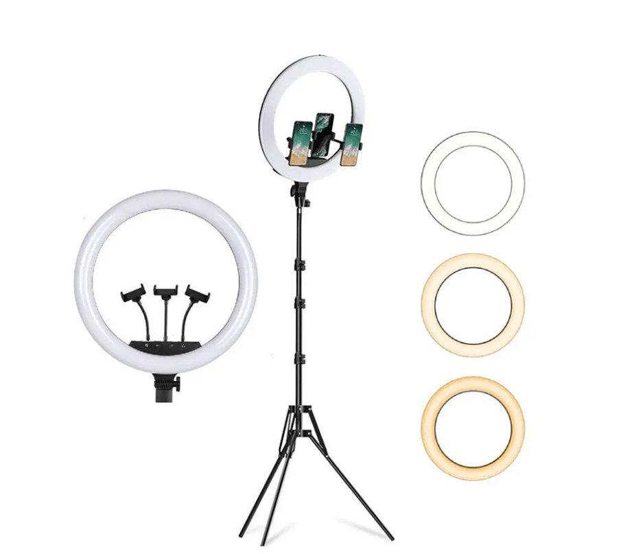 Ring light sa stativom za studijsko osvetljavanje.