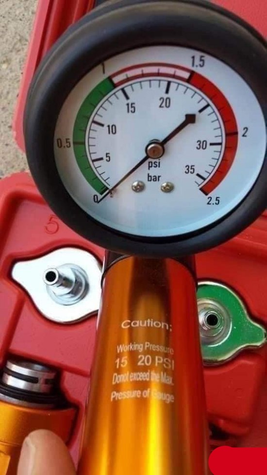 Alat za proveru dva pokazatelja auto-hladnjaka: pritiska i temperature.