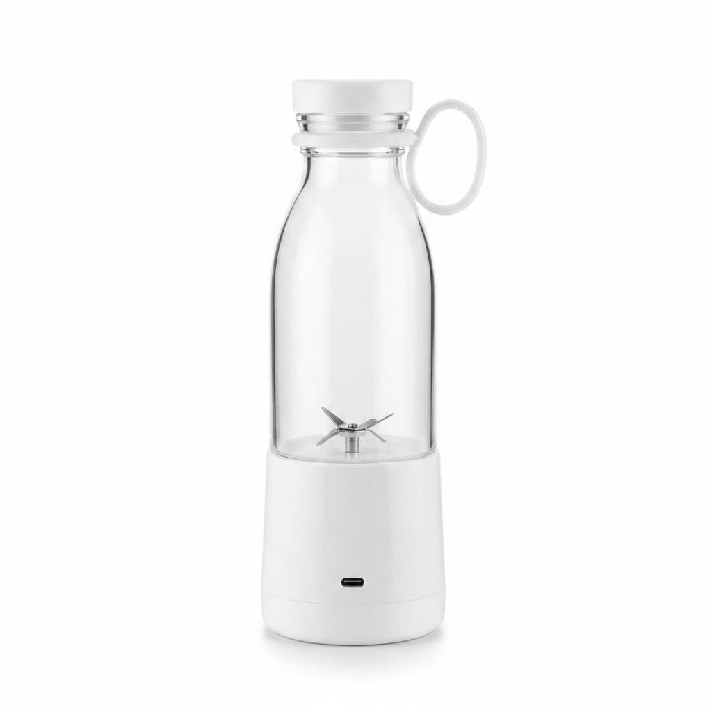 Mini Juice blender – studio foto na beloj pozadini