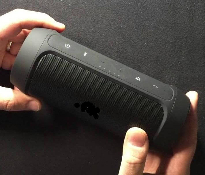 Zvučnik Charge Mini II Plus namenjen je prenosivoj upotrebi, postavljanju na sto ili montaži na zid.