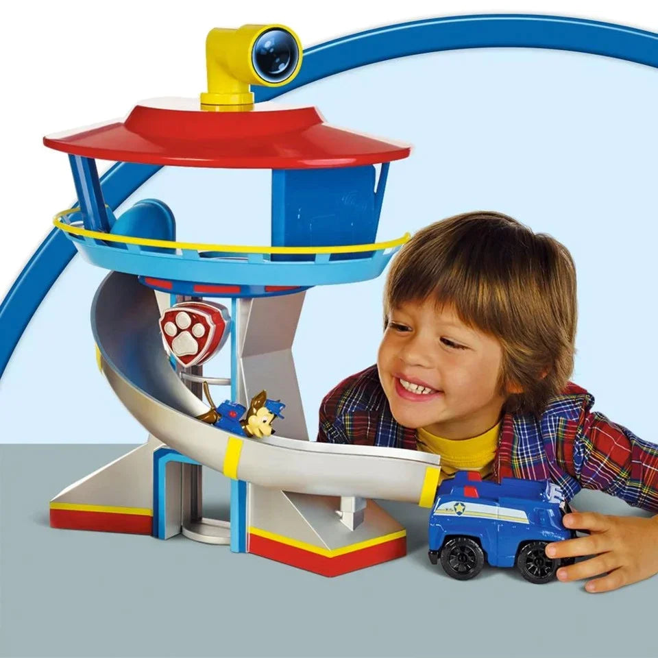 Prikazan je Paw Patrol toranj koji objedinjuje rotirajuće svetlo i muziku.