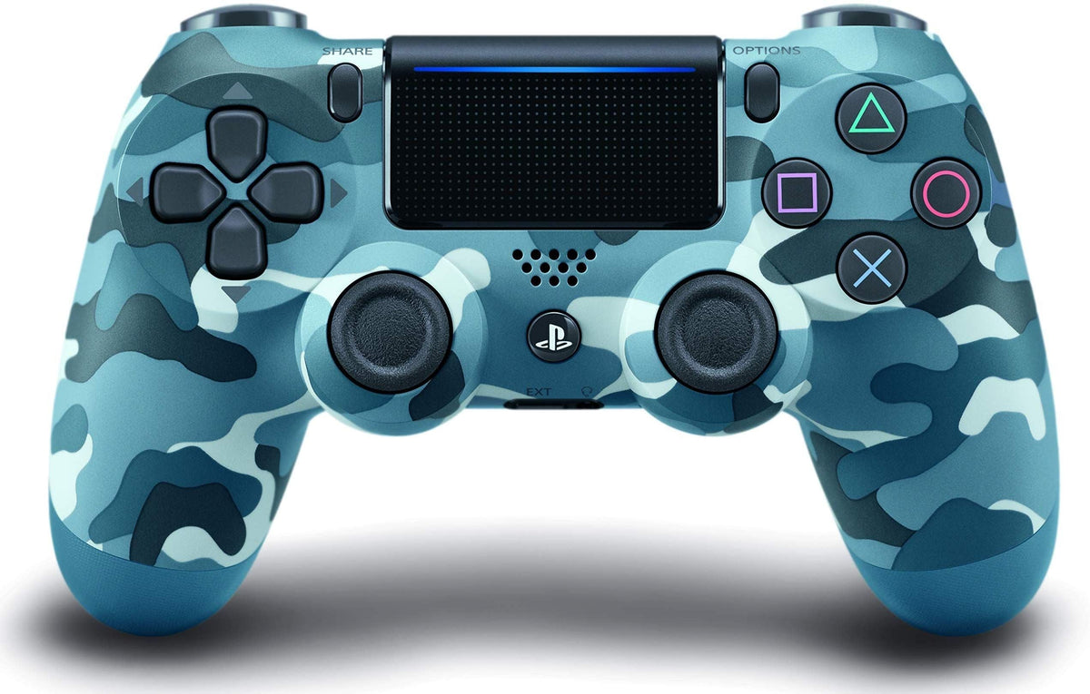 Na slici je bežični džojstik za Sony PS4 u plavom maskirnom dezenu.