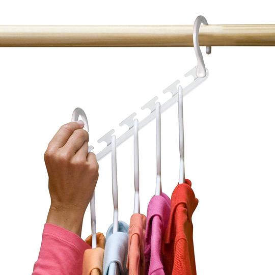 Komplet od osam magičnih ofingera za vertikalno odlaganje garderobe.