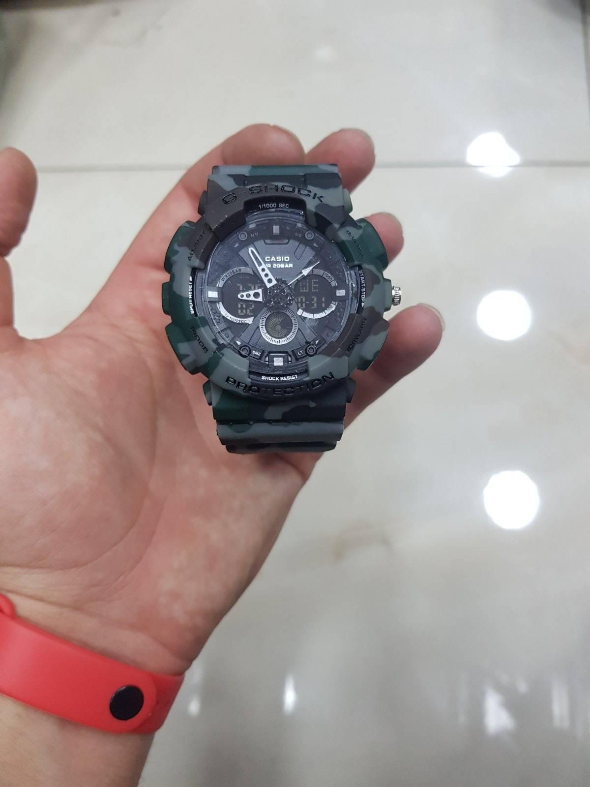 Ručni sat G-Shock sa analognim i digitalnim prikazom vremena.