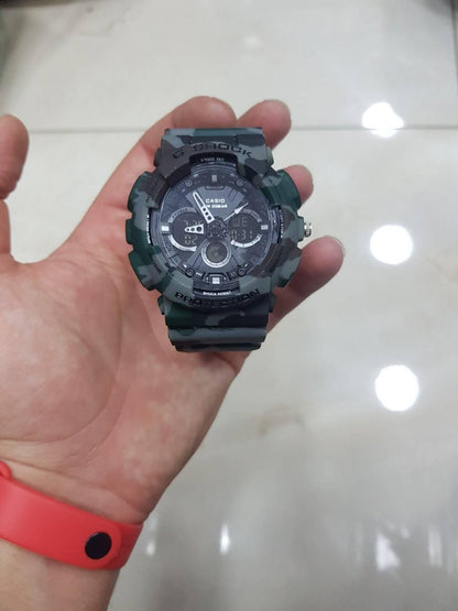 Ručni sat G-Shock sa analognim i digitalnim prikazom vremena.