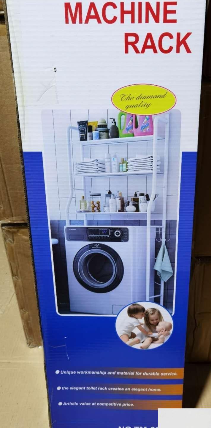 Polica namenjena smeštanju kupatilskih potrepština iznad veš mašine.