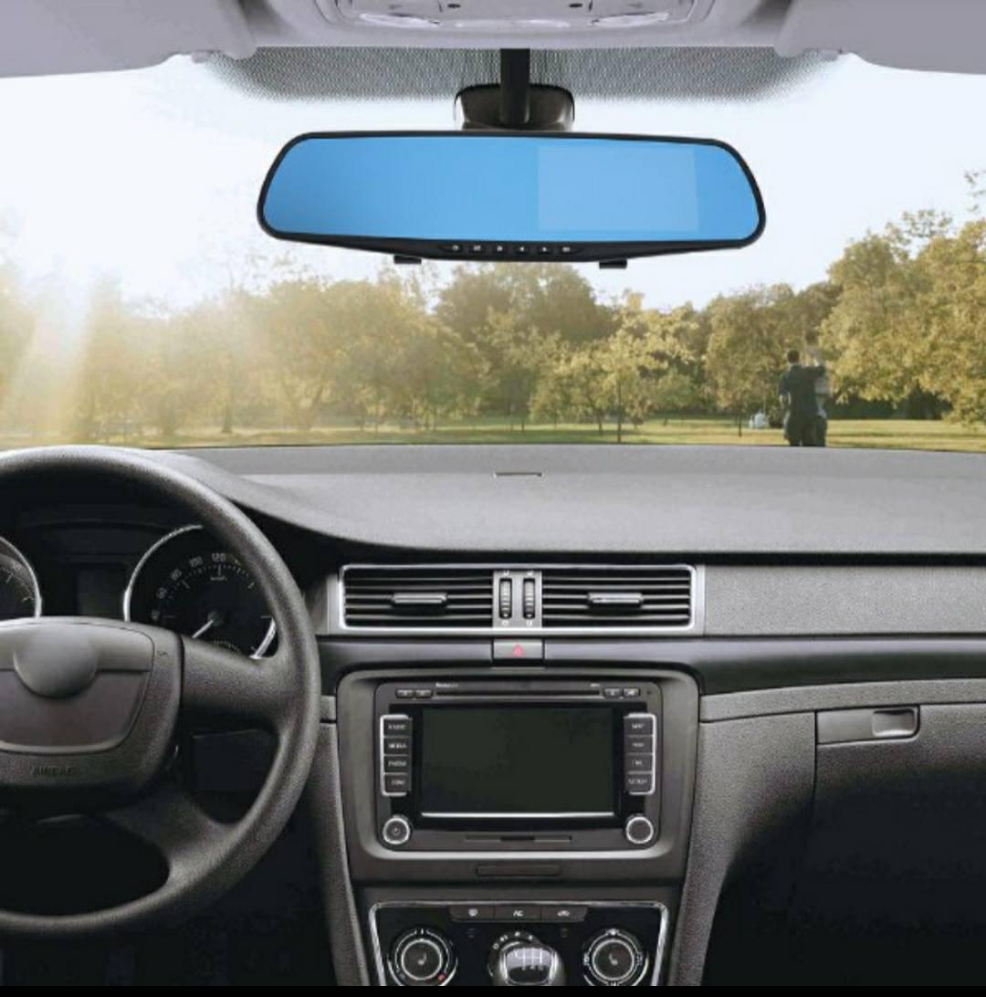Auto kamera za snimanje vožnje ispred i iza vozila.