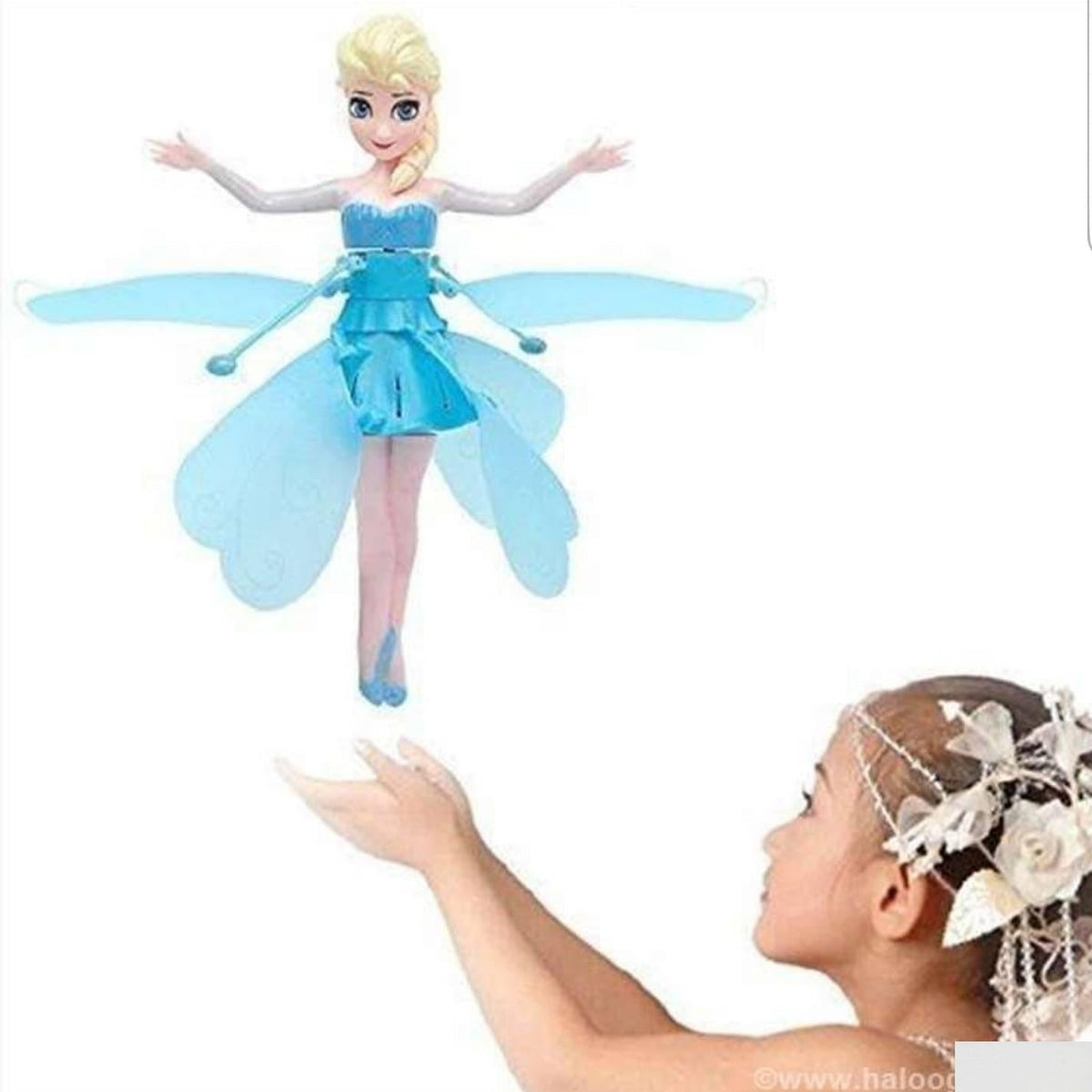 Leteća lutka Elza iz Frozen sveta prikazana je kao princeza spremna za igru u vazduhu.