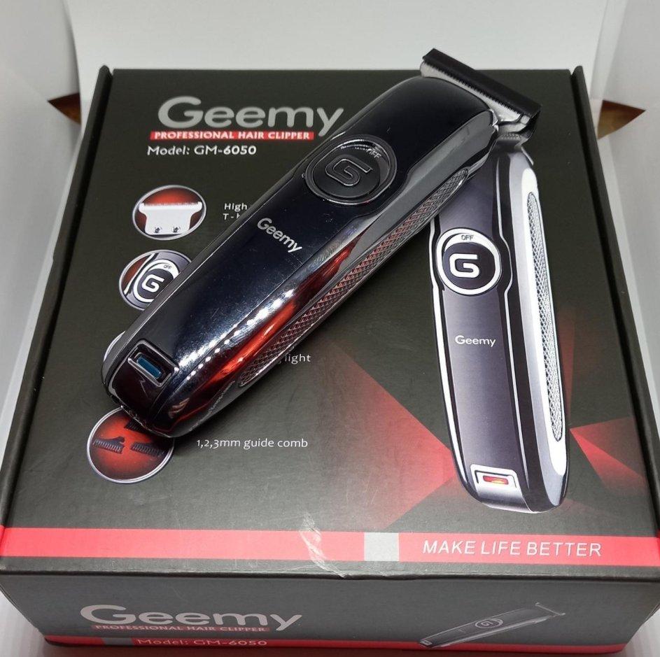 Prikaz trimera Gemmy GM-6050 za uređivanje brade i kose.