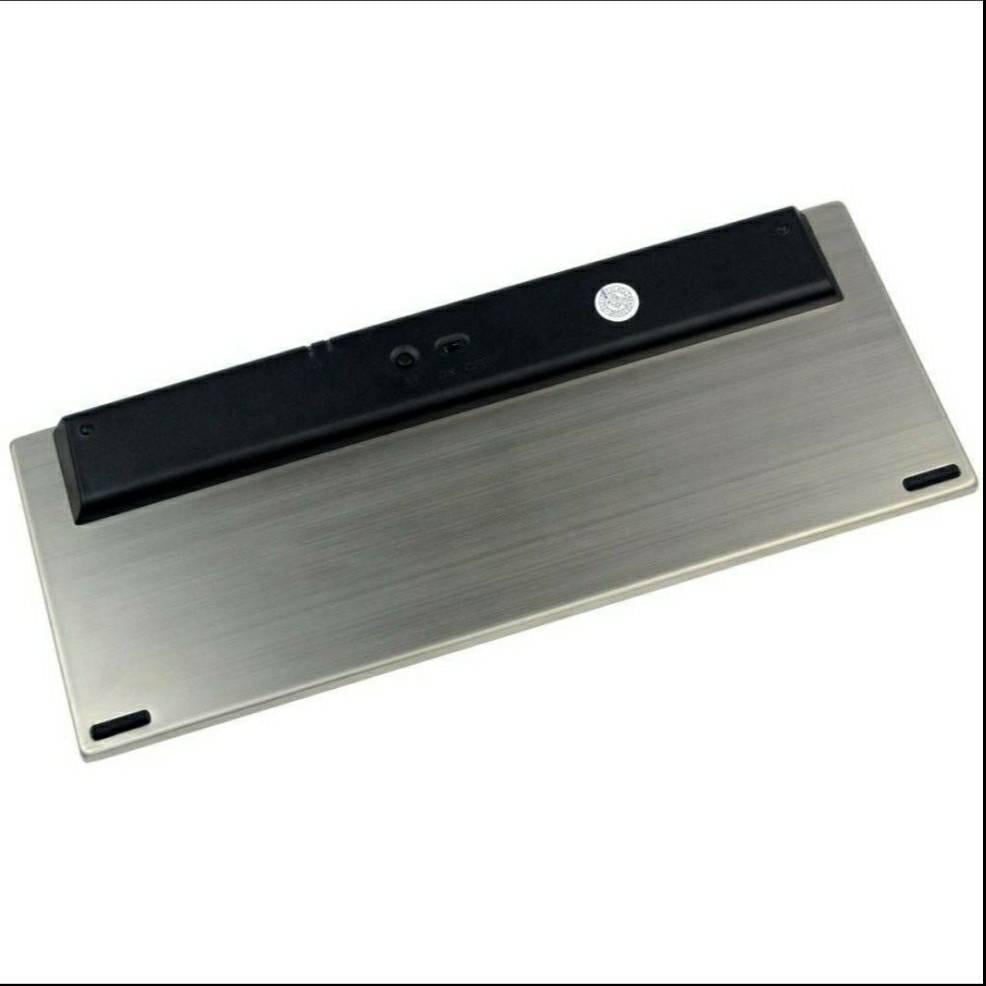 Mini tastatura sa aluminijumskim zadnjim delom.