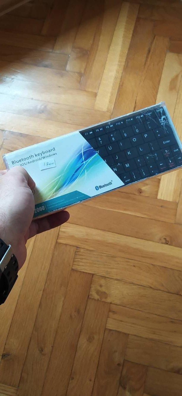 Mini tastatura za unos teksta preko Bluetooth veze.