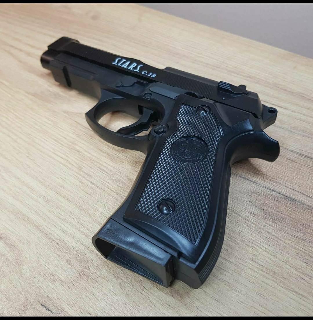 Replika pištolja za igru sa metalnim kućištem.