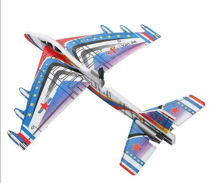 Avion igračka koji se puni preko USB-a.