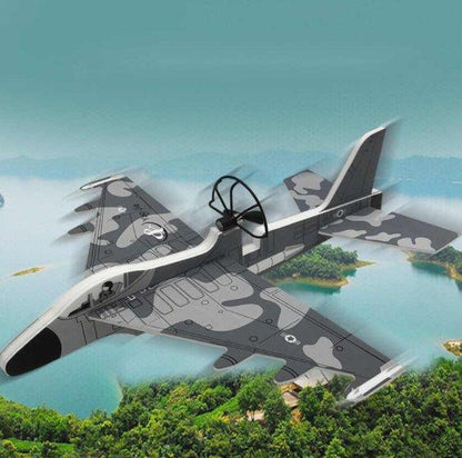 Avion igračka sa rotacijom od 360 stepeni.