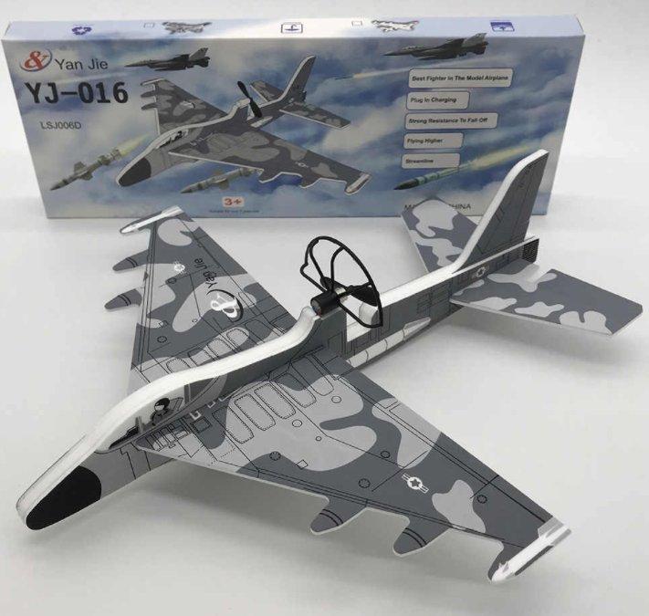 Igračka avion sa stabilnim letom od 15 do 20 sekundi.