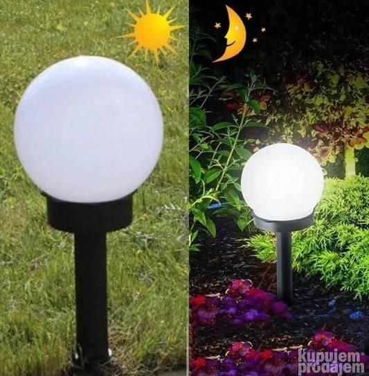 Svetiljka za dvorište sa solarnim napajanjem, bez kablova.
