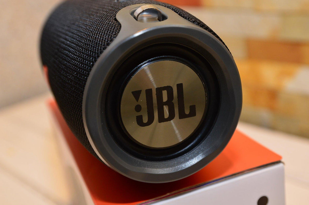 Prenosivi zvučnik JBL Extreme 2 prikazan kao glavni proizvod.