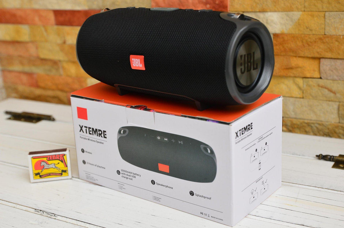 JBL Extreme 2 zvučnik prikazan iz drugog ugla.