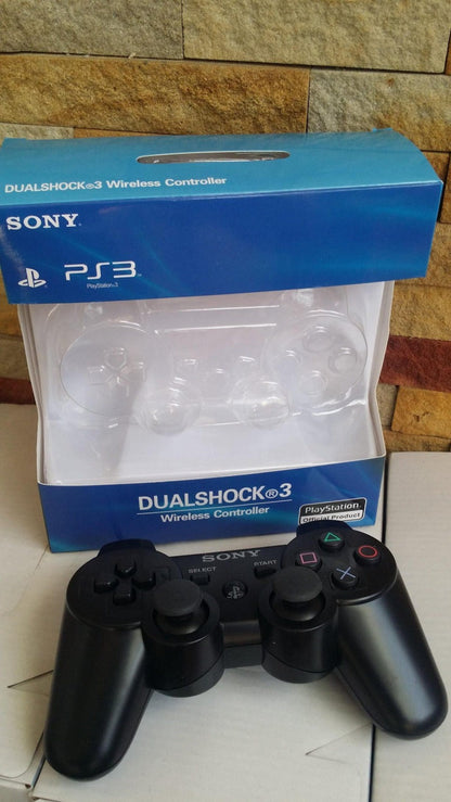 Na fotografiji se vidi džojstik DualShock za PlayStation 3.