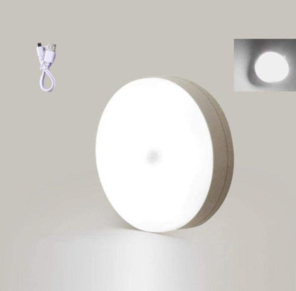 Lampa sa LED svetlom i senzorom koji registruje kretanje.