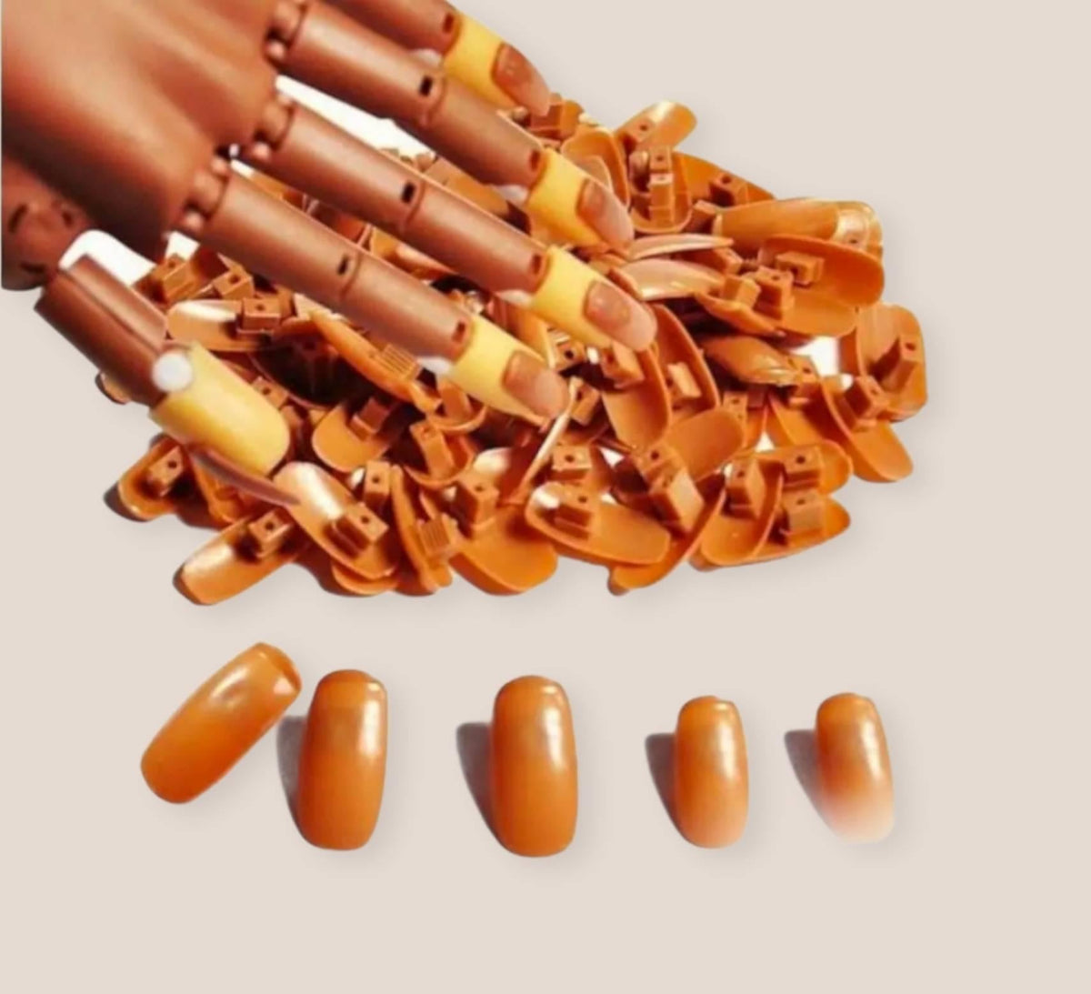 Model šake za vežbanje nadogradnje gel ili akril tehnikom.