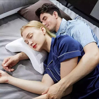 Jastuk za potporu tokom odmora sa otvorom za ruku.