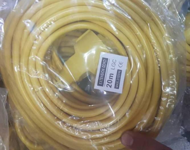 Na slici je produžni kabl PRODAVANI dužine 40 m.