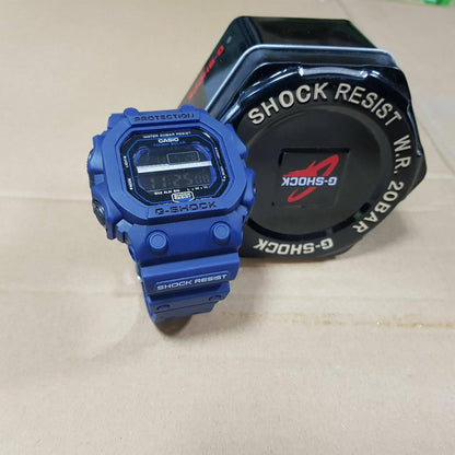Gumirani G Shock sat na fotografiji proizvoda.