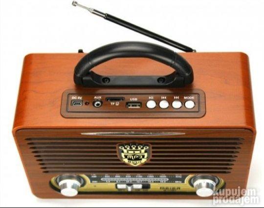Radio M-115BT sa mogućnošću rada na baterije ili struju.
