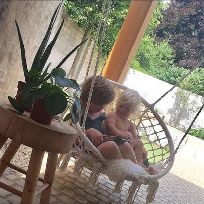 Dekorativna viseća ljuljaška u boho stilu.