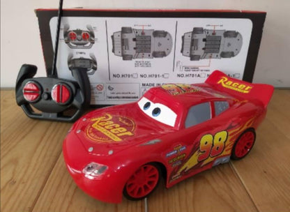 Trkački automobil Munja Mekvin namenjen upravljanju radio-kontrolerom.