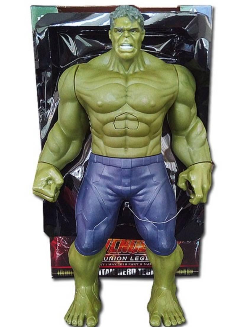 Prikazana je figura Hulka, igračka visine 30 cm.