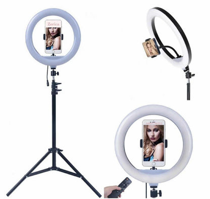 Prstenasto svetlo sa držačem za uređaj i podesivim stativom.