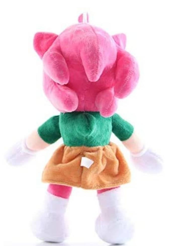 Prikazana je Amy Rose kao plišana igračka iz Sonic serijala.