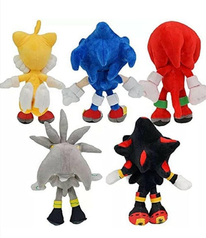 Silver kao plišana igračka iz Sonic serijala prikazan je na slici.