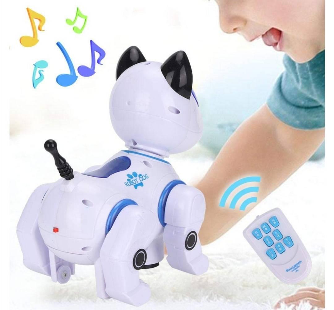 Prikaz igračke Max u obliku robotskog psa.