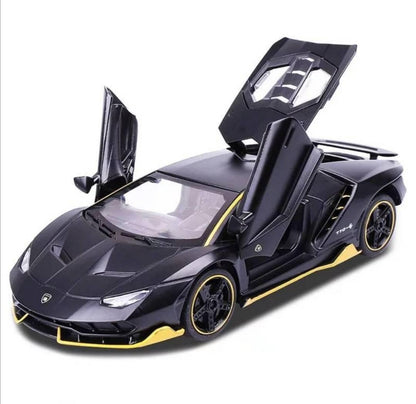 Igračka automobil Lamborghini Aventador sa metalnom izradom.