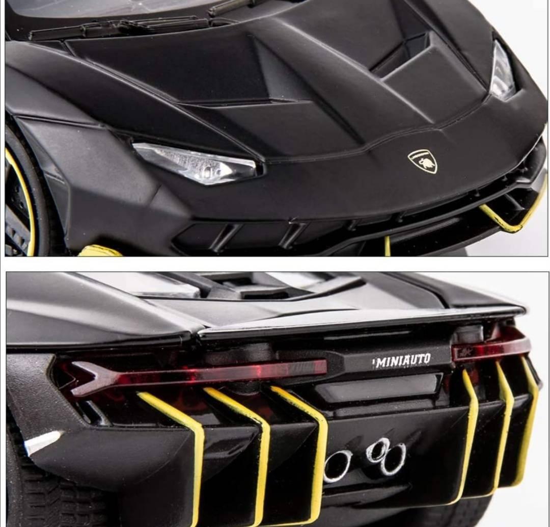 Autić Lamborghini Aventador sa farovima koji se pale.