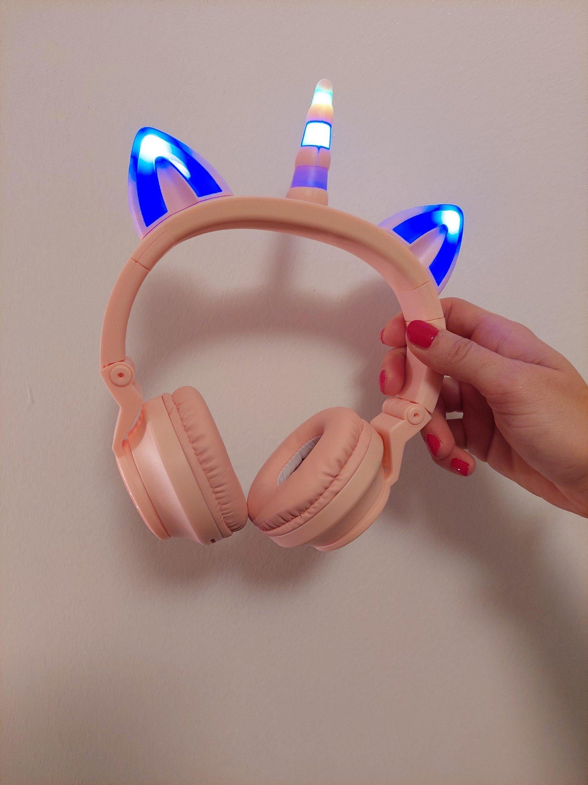 Slušalice za decu sa LED detaljima koji prate ritam muzike.