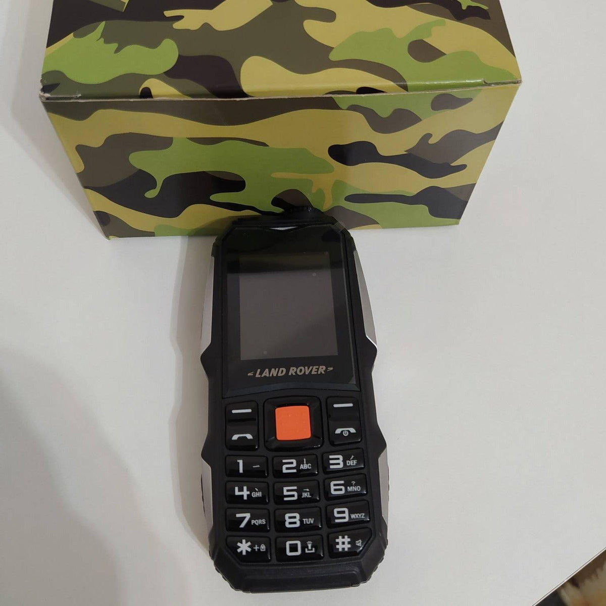 Land Rover telefon predstavljen kao mobilni uređaj.