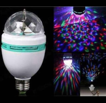 LED sijalica koja projektuje svetlost u boji po zidovima i plafonu.