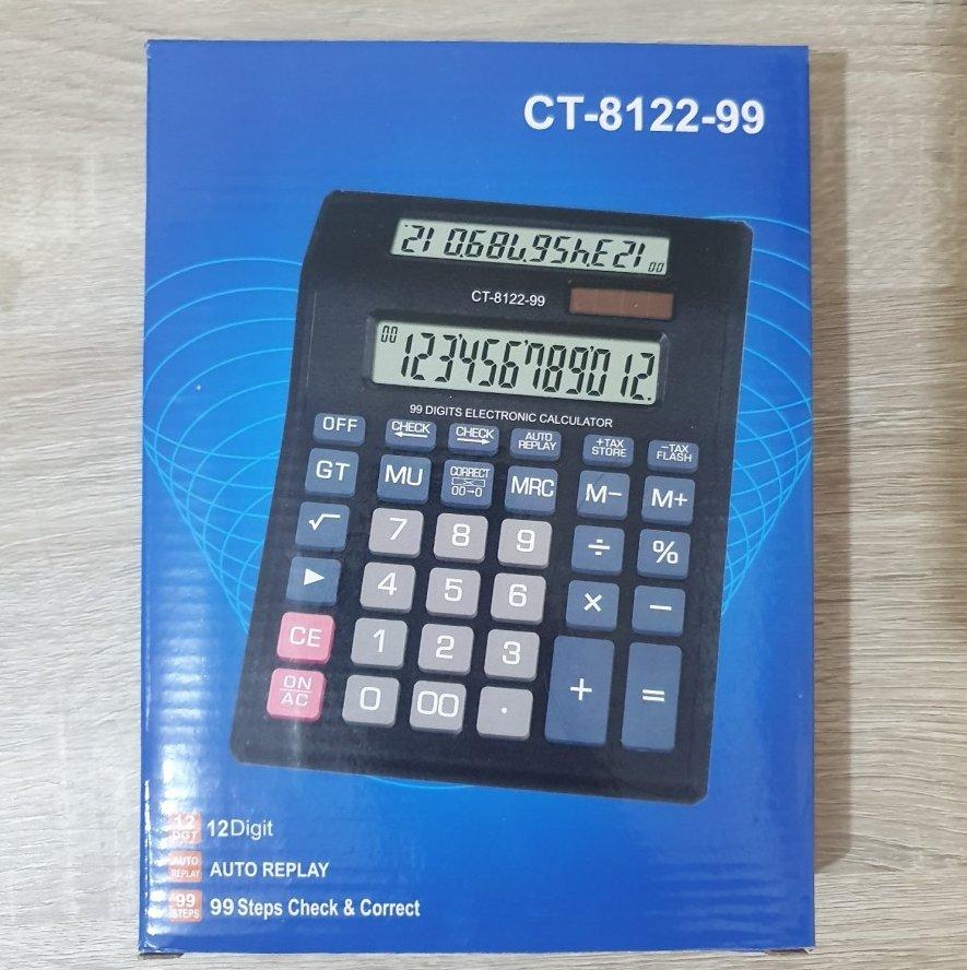 Kalkulator sa solarnim ili AA baterijskim napajanjem.
