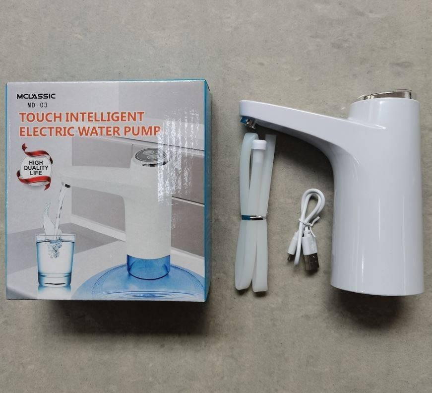 Bežična električna pumpa namenjena točenju vode.