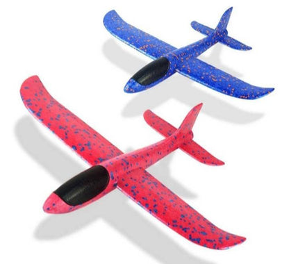 Igračka avion od specijalne pene namenjena je bacanju rukom.