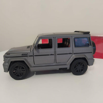 Maketa terenca Mercedes G-klase 65 AMG izrađena od metala.