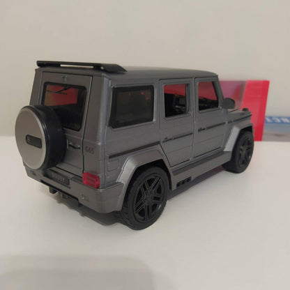 Metalni model G-klase 65 AMG sa prepoznatljivim oblikom terenca.