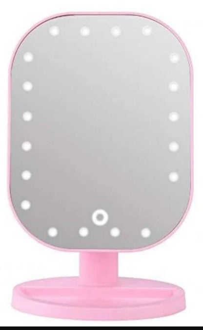 Roze LED ogledalo sa postoljem za podešavanje položaja.