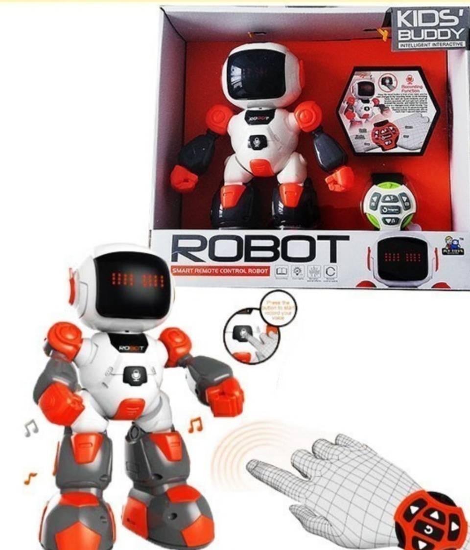 Robot-igračka prikazana uz daljinski upravljač oblikovan kao sat.